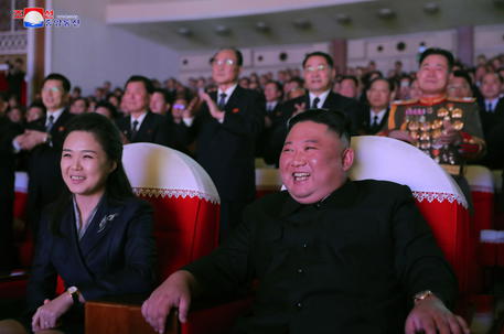 Riappare la moglie di Kim Jong Un dopo un anno di assenza © EPA