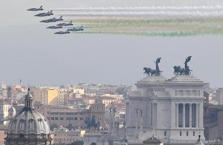 Nella foto di archivio le Frecce Tricolori sopra Roma © ANSA