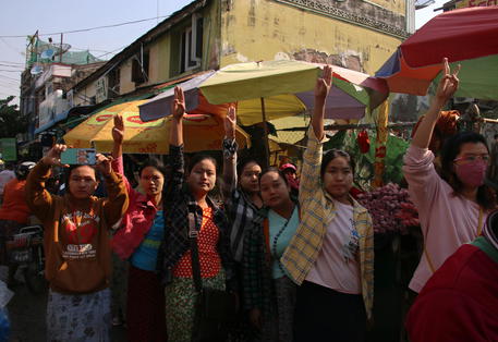Proteste contro il golpe a Naypyitaw © EPA
