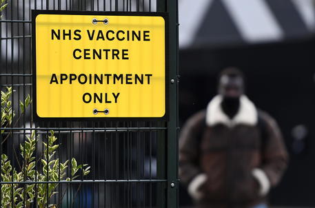 Un centro vaccinale a Londra © EPA