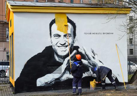 Russia: spunta un murales con Navalny, subito eliminato © AFP