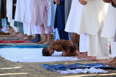 Preghiera per Eid al-Fitr a Peshawar, in Pakistan © EPA