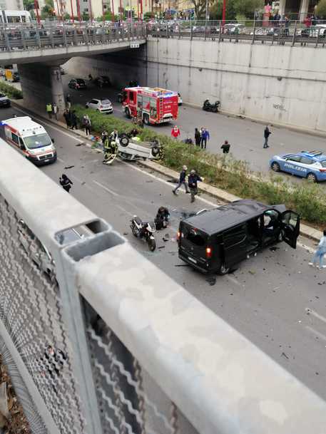 Incidenti stradali: due ragazze morte e 14 feriti a Palermo © Ansa