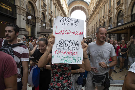 Demonstration against Green Pass in Milan © ANSA