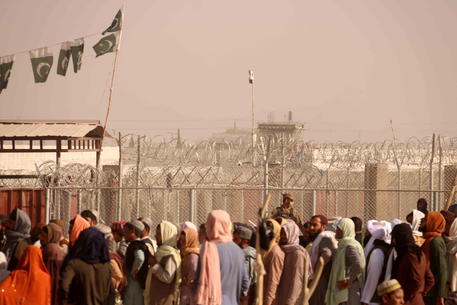 Afghani al confine con il Pakistan © EPA