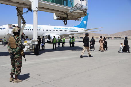 L'aeroporto di Kabul © EPA