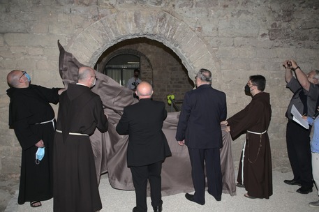 Apertura porta santa S. Francesco © Ansa