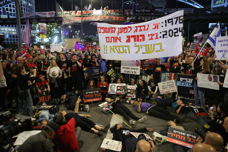 Protesters in Tel Aviv demand release of Israeli hostages held in Gaza