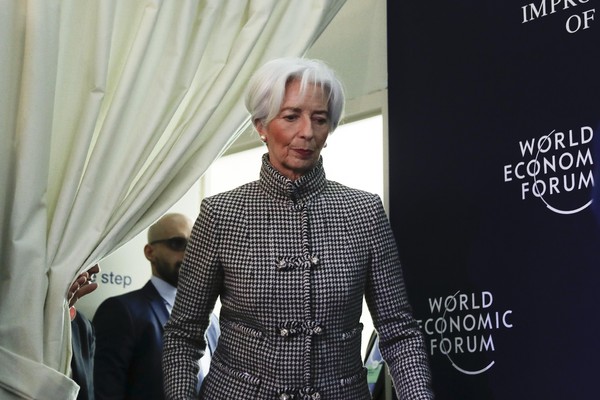 Davos: Lagarde,rischi globali salgono, no recessione