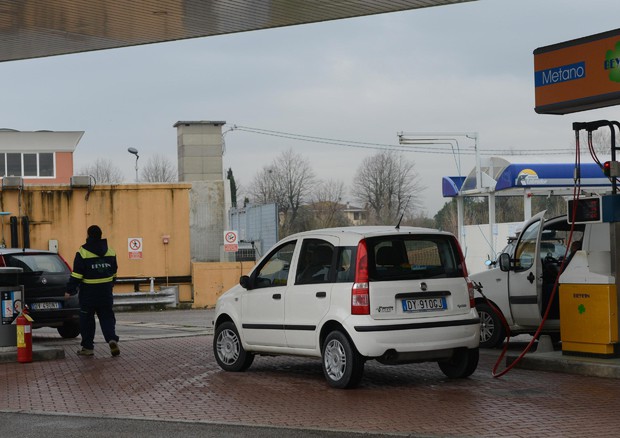 Da metano per auto 2 miliardi di euro di risparmio nel 2016 © ANSA