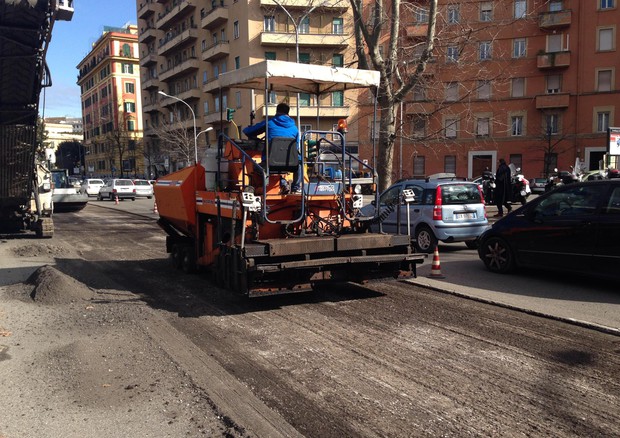 Raggi, 60 mln per manutenzione delle strade di Roma © ANSA 