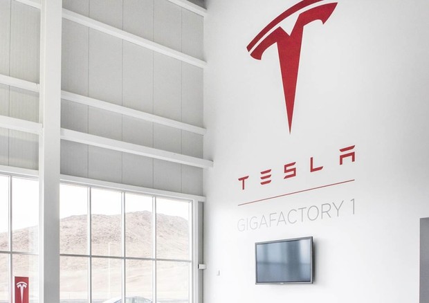 Finite sul Web prime immagini della Gigafactory di Tesla © James Lipman
