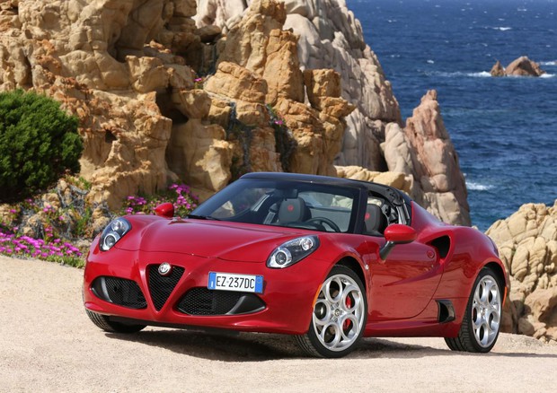 Alfa Romeo 4C Spider, sportività pura e vento tra i capelli © ANSA