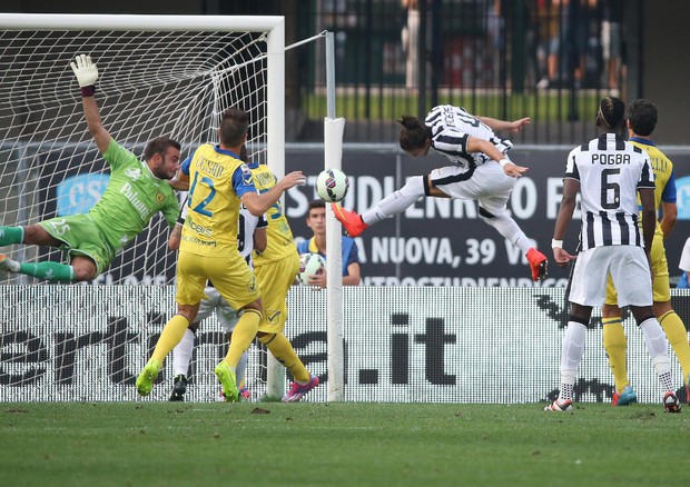 30 agosto 2014 - Chievo Juventus, il gol di Caceres © ANSA