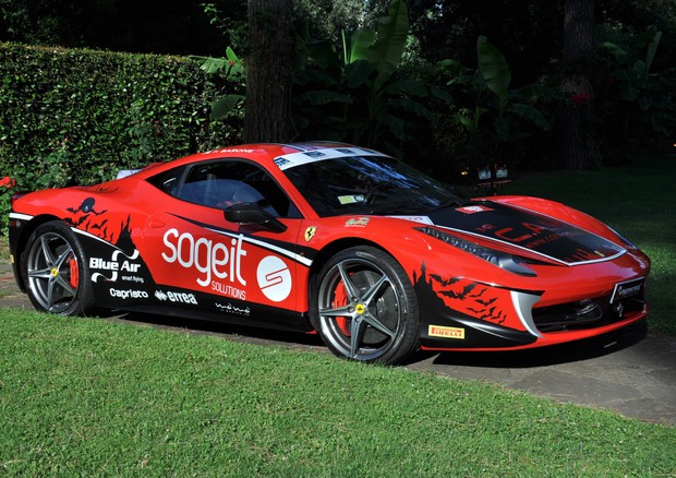 Una Ferrari tenta il record di velocità a casa di Dracula © ANSA