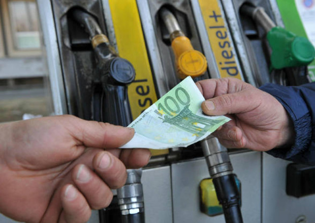 Promotor, spesi 4,5 mld in meno per carburanti negli 8 mesi © Ansa