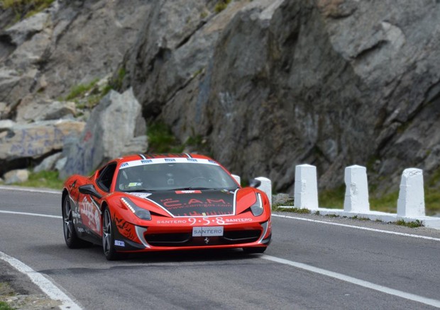 Una Ferrari sulla strada di Dracula, stabilito nuovo record © ANSA