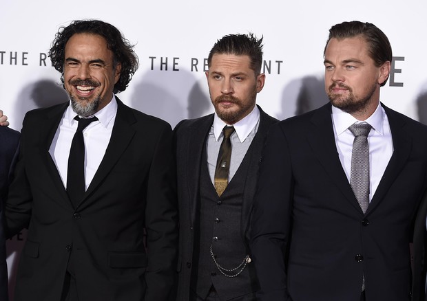 Alejandro Gonzalez Inarritu, Tom Hardy e Leonardo DiCaprio © AP