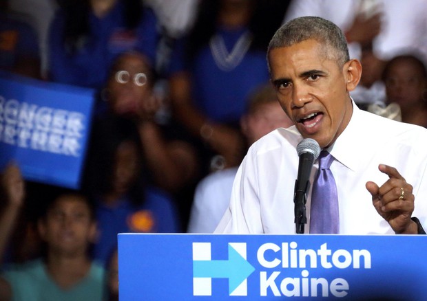 Obama ad un comizio per Hillary Clinton a Miami (foto: EPA)