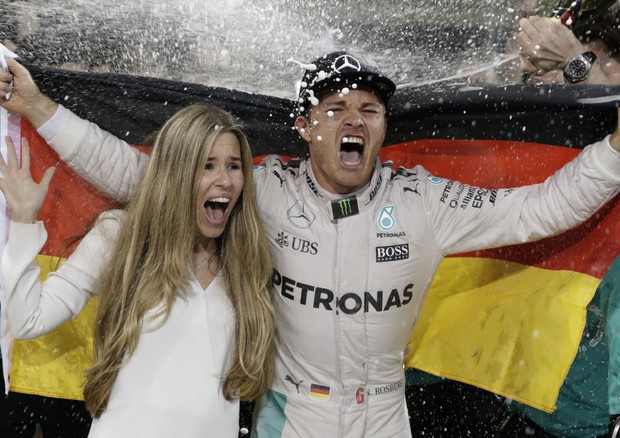Rosberg Campione con la moglie © AP