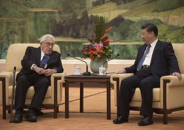 Henry Kissinger,Xi Jinping (foto: AP)