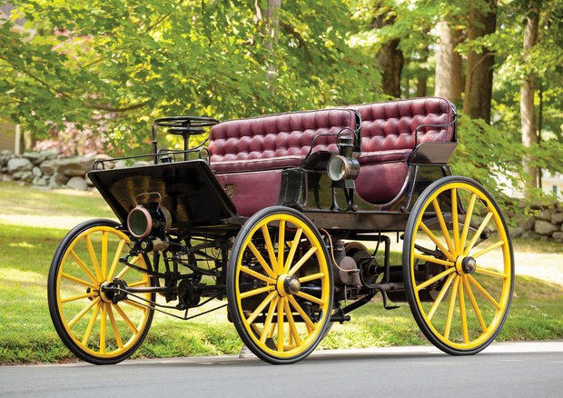All'asta prima auto ibrida della storia, datata 1896 © ANSA