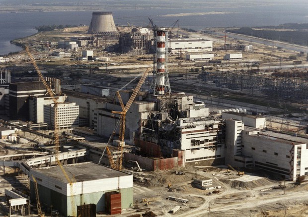 Una foto d'archivio del primo ottobre 1986 mostra i danni all'impianto nucleare di Chernobyl © EPA