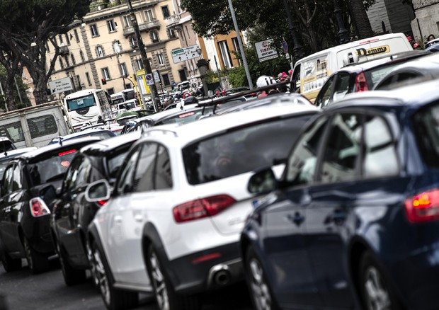 Traffico auto 'costa' ad aziende 560 mln,ricerca in 14 città © ANSA