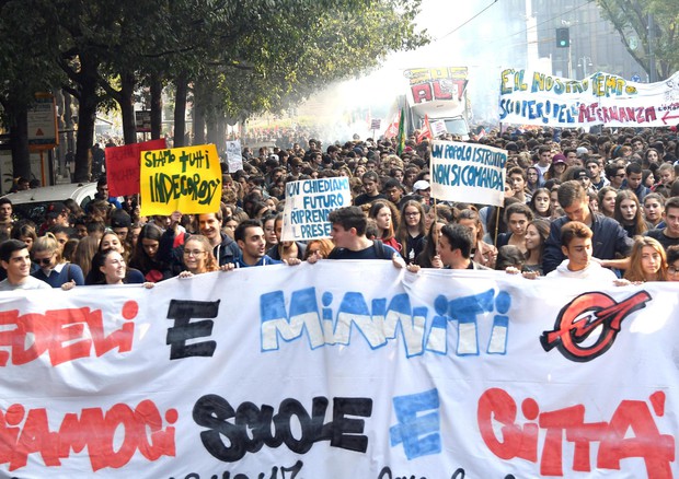 La manifestazione degli studenti a Milano © ANSA