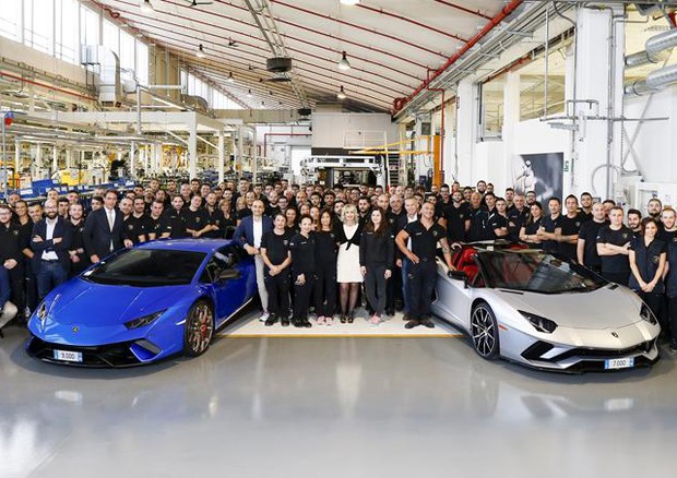 Lamborghini celebra 7mila Aventador e 9mila Huracan prodotte © Lamborgini Press