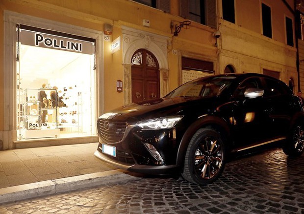 Mazda CX-3 Limited Edition debutta apertura store Pollini © ANSA