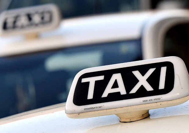 A Roma 5mila nuove licenze taxi-ncc entro il 2021 © ANSA