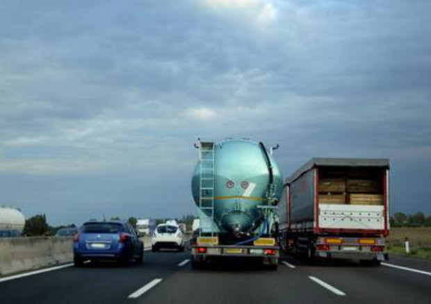 Autocarri a metano, +29,2% negli ultimi 4 anni in Italia © ANSA