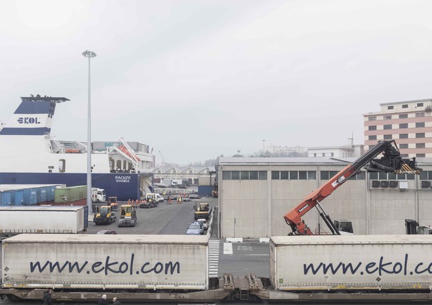 Porti: Trieste, crescita a due cifre (cntr/Teu +20,99%) per primo scalo italiano © Ansa