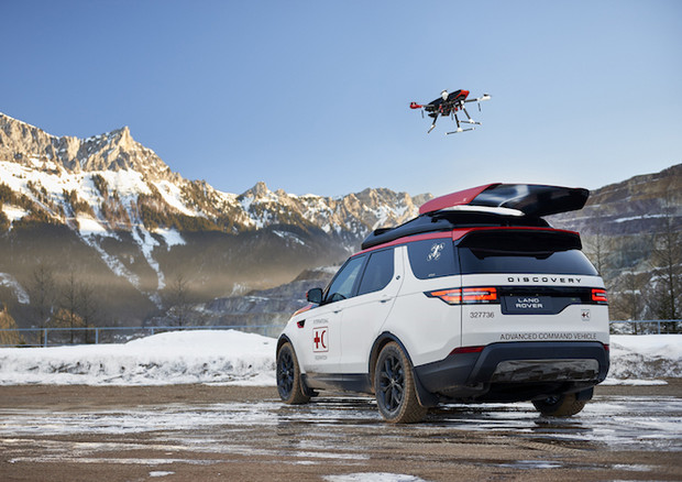 Land Rover Discovery diventa piattaforma per droni soccorso © Land Rover