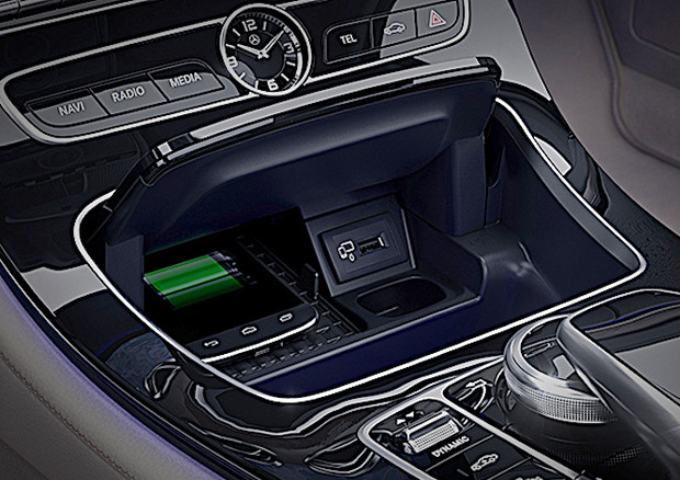 Mercedes scherma sue auto da elettromagnetismo da smartphone © Mercedes-Benz