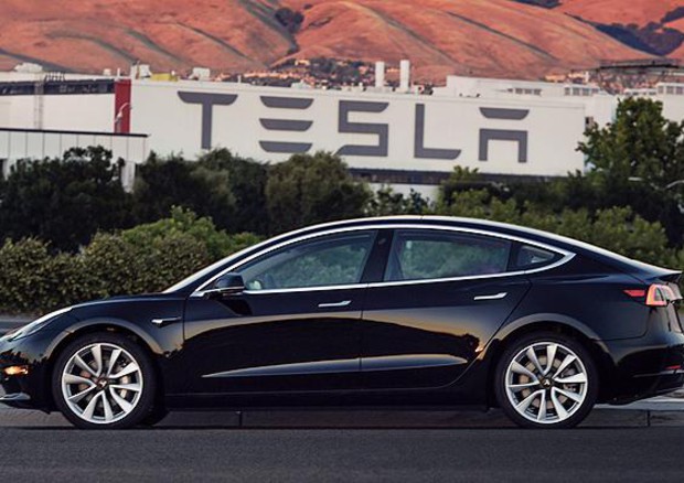 Ombre sull'annuncio di Elon Musk 'prodotta prima Model 3' © Tesla Media