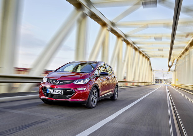 Opel, 750 km percorsi con una ricarica a bordo di Ampera-e © Ufficio Stampa Opel 