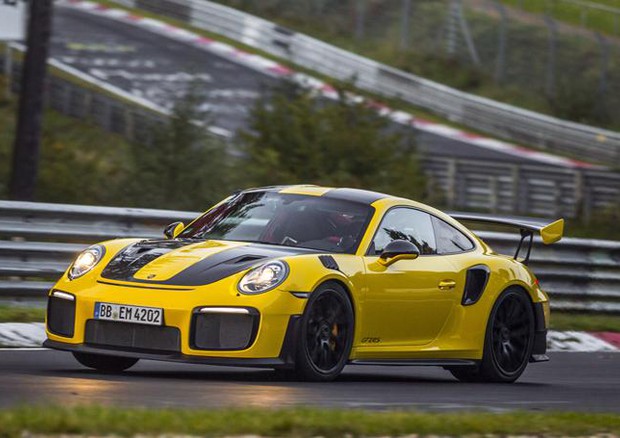 Porsche batte record auto sportive omologate a Nurburgring © Porsche Press