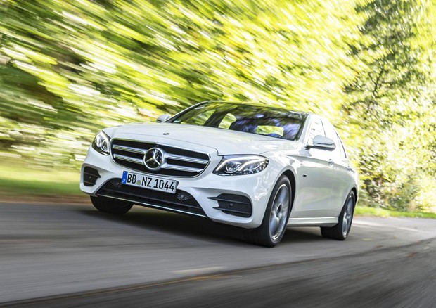 Mercedes rivoluziona mondo ibride con Classe E de EQ Power © Daimler Press