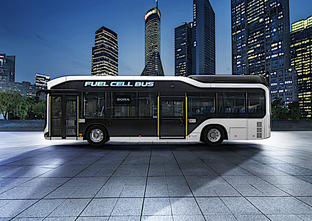 Toyota lancia primo bus Fuel Cell a idrogeno di grande serie © Toyota