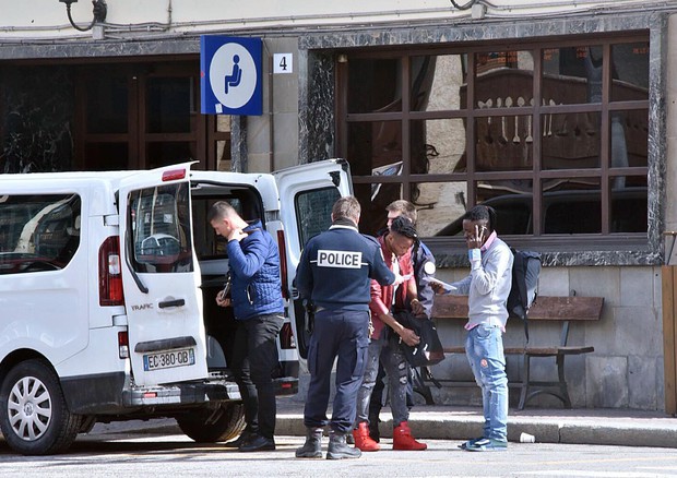 Sequestrata auto con targa straniera in Italia © ANSA
