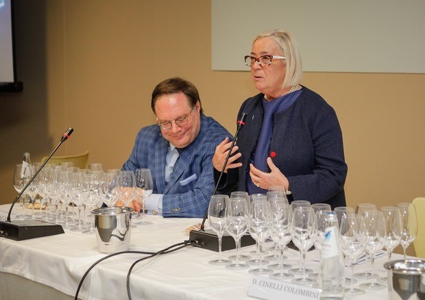 Ian D'Agata e Donatella Cinelli Colombini, presidente delle Donne del Vino (foto: ANSA)