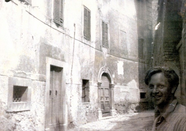 Peter Lanyon ad Anticoli nel 1953 (foto concessa da Raimondo Cruciani) © ANSA
