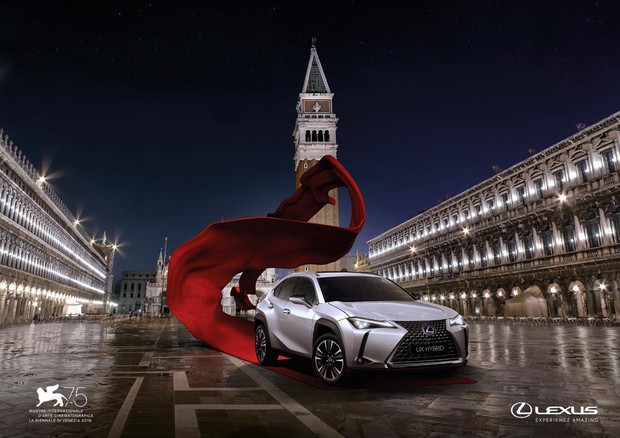 A Venezia passerella per il crossover UX Hybrid © Lexus