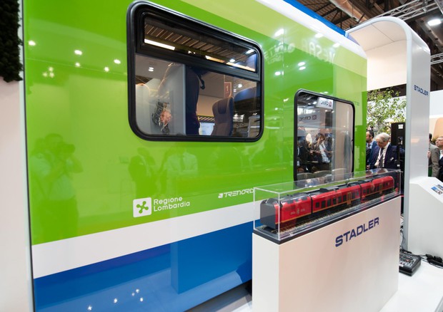 Fnm: in Lombardia treni elettro-diesel, presentato modello © ANSA