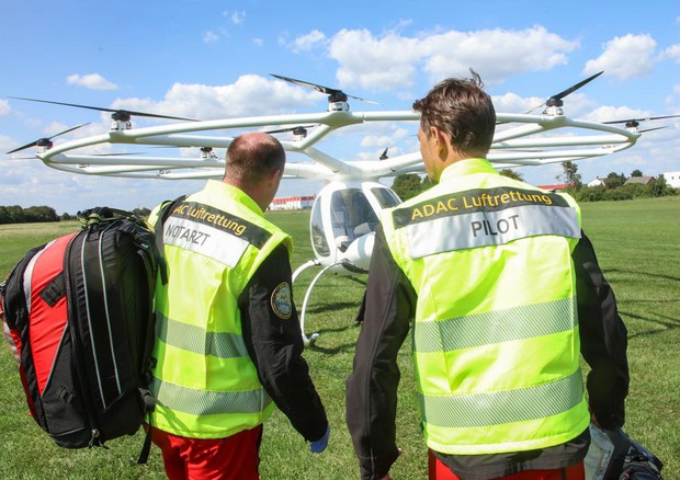 Volocopter in volo per rendere più rapido il soccorso medico © Daimler Press