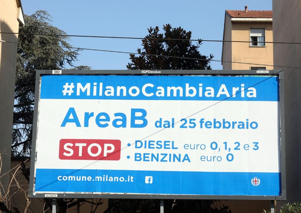 Smog: a Milano debutta Area B, stop ad auto pi inquinanti © ANSA