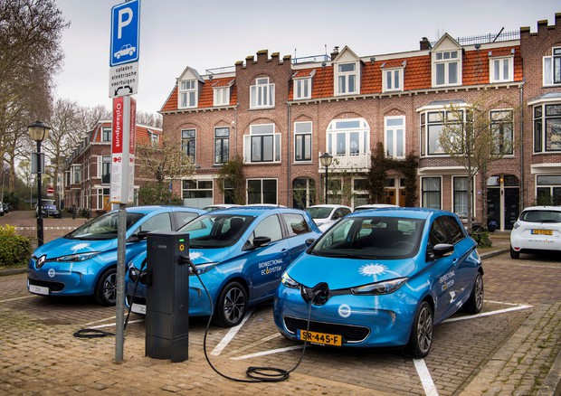 Renault, test ricarica elettriche V2G in Olanda e Portogallo © ANSA