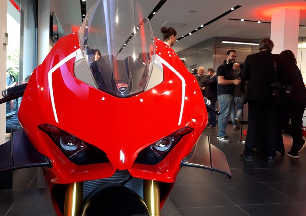 Moto: Ducati raddoppia a Roma, ecco il nuovo store ufficiale © ANSA